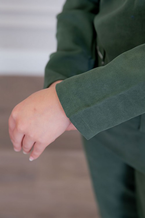 بيجامة عاملة قطعتين متعددة الألوان بلوزة بياقة مطوية بأزرار و جيوب من الأمام بأكمام طويلة مع بنطلون طويل