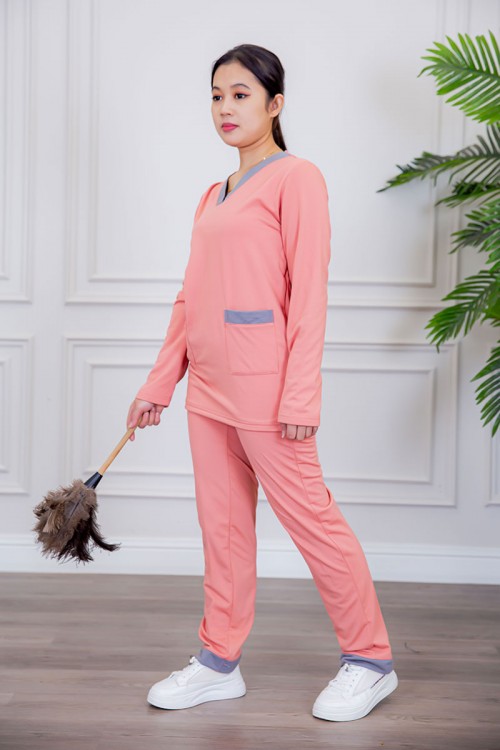 بيجامة عاملة قطعتين مبطنة متعددة الألوان بلوزة بياقة قصة سبعة و بجيوب من الأمام بأكمام طويلة مع بنطلون طويل