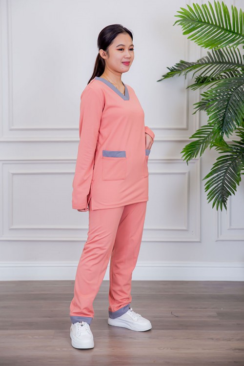 بيجامة عاملة قطعتين مبطنة متعددة الألوان بلوزة بياقة قصة سبعة و بجيوب من الأمام بأكمام طويلة مع بنطلون طويل