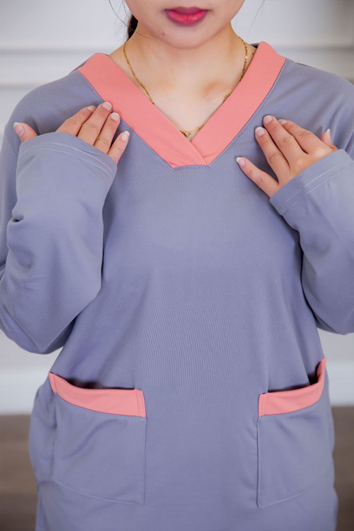 بيجامة عاملة قطعتين مبطنة متعددة الألوان بلوزة بياقة قصة سبعة و بجيوب من الأمام بأكمام طويلة مع بنطلون طويل