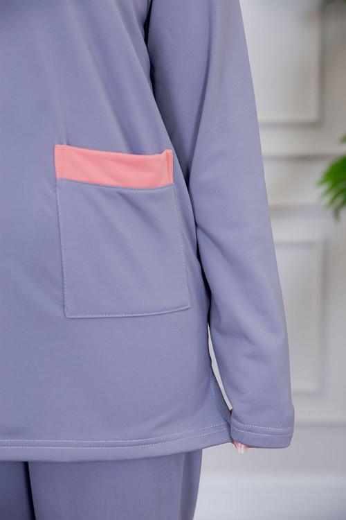 بيجامة عاملة قطعتين مبطنة متعددة الألوان بلوزة بياقة قصة سبعة و بجيوب من الأمام بأكمام طويلة مع بنطلون طويل