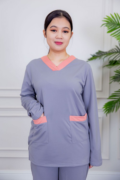 بيجامة عاملة قطعتين مبطنة متعددة الألوان بلوزة بياقة قصة سبعة و بجيوب من الأمام بأكمام طويلة مع بنطلون طويل