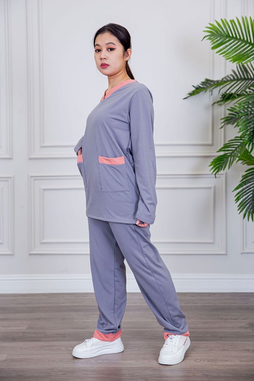 بيجامة عاملة قطعتين مبطنة متعددة الألوان بلوزة بياقة قصة سبعة و بجيوب من الأمام بأكمام طويلة مع بنطلون طويل