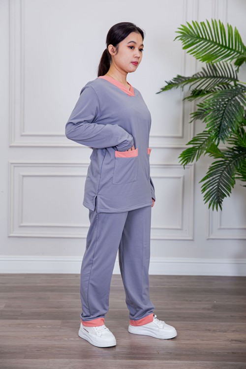 بيجامة عاملة قطعتين مبطنة متعددة الألوان بلوزة بياقة قصة سبعة و بجيوب من الأمام بأكمام طويلة مع بنطلون طويل