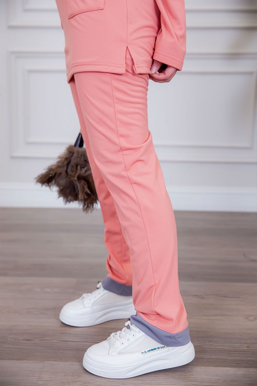 بيجامة عاملة قطعتين مبطنة متعددة الألوان بلوزة بياقة قصة سبعة و بجيوب من الأمام بأكمام طويلة مع بنطلون طويل