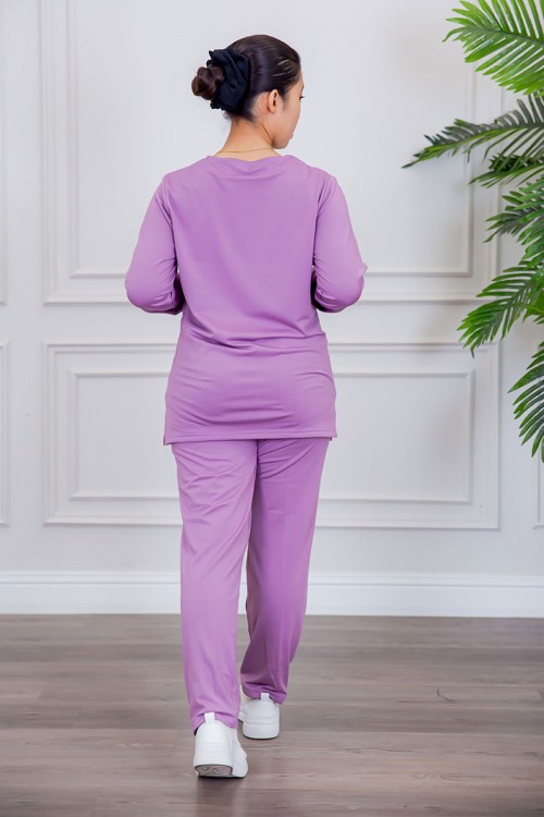 بيجامة عاملة قطعتين مبطنة متعددة الألوان بلوزة بياقة مربعة و بجيوب من الأمام بأكمام طويلة مع بنطلون طويل