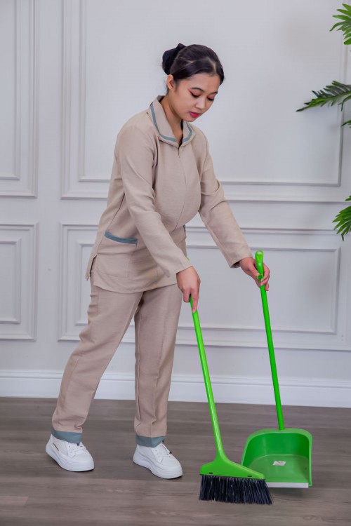 بيجامة عاملة قطعتين متعددة الألوان بلوزة بياقة مطوية بسحاب و جيوب من الأمام بأكمام طويلة مع بنطلون طويل