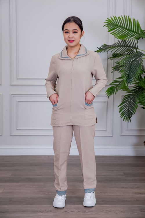 بيجامة عاملة قطعتين متعددة الألوان بلوزة بياقة مطوية بسحاب و جيوب من الأمام بأكمام طويلة مع بنطلون طويل