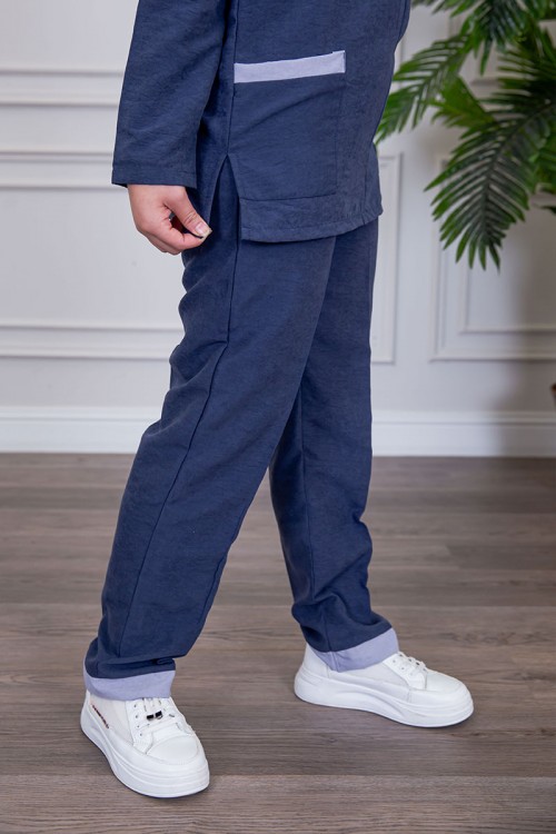 بيجامة عاملة قطعتين متعددة الألوان بلوزة بياقة مطوية بسحاب و جيوب من الأمام بأكمام طويلة مع بنطلون طويل