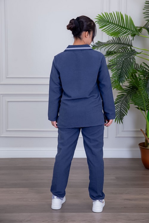 بيجامة عاملة قطعتين متعددة الألوان بلوزة بياقة مطوية بسحاب و جيوب من الأمام بأكمام طويلة مع بنطلون طويل