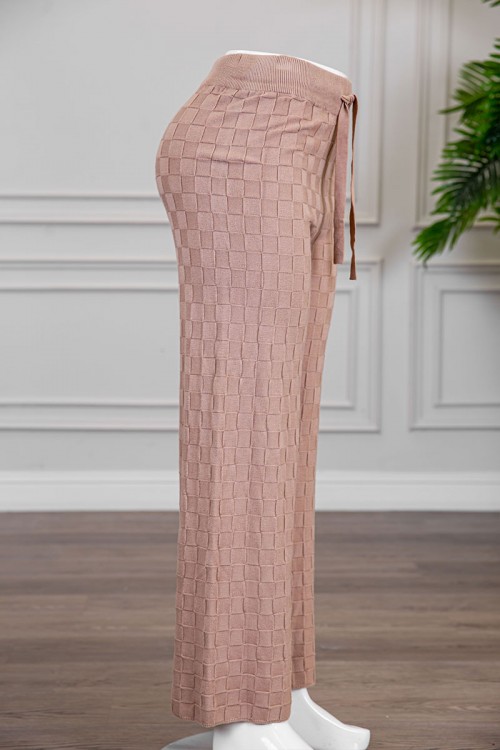 بنطلون نسائي شتوي طويل لون بني فاتح على شكل مربعات برباط في الخصر