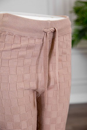 بنطلون نسائي شتوي طويل لون بني فاتح على شكل مربعات برباط في الخصر