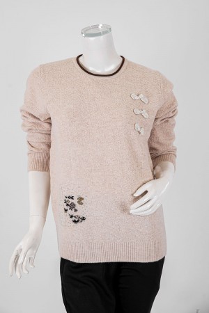 بلوفر نسائي شتوي لون بيج مزين بطبعات و فصوص ياقة دائرية و أكمام طويلة 