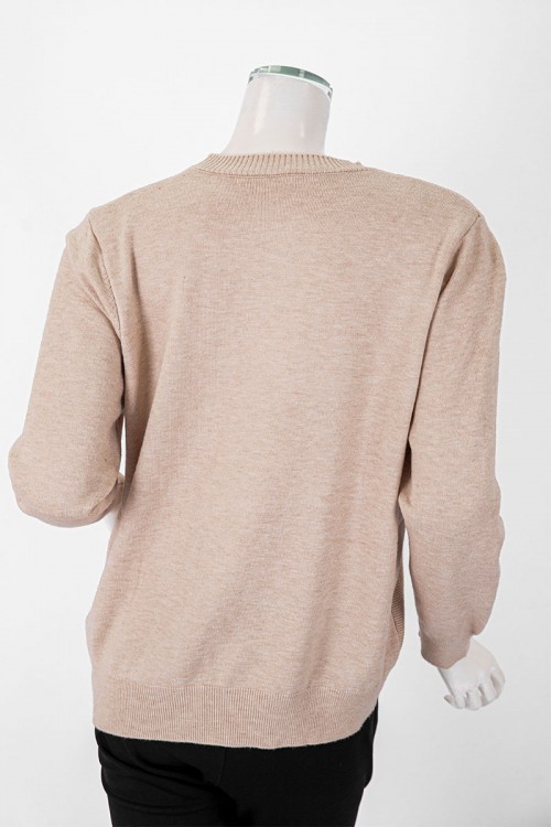 بلوفر نسائي شتوي لون بيج ياقة دائرية و أكمام طويلة