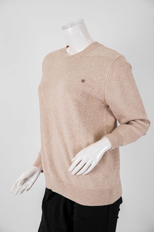 بلوفر نسائي شتوي لون بيج ياقة دائرية و أكمام طويلة