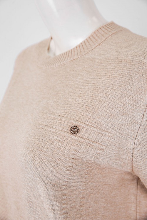 بلوفر نسائي شتوي لون بيج ياقة دائرية و أكمام طويلة