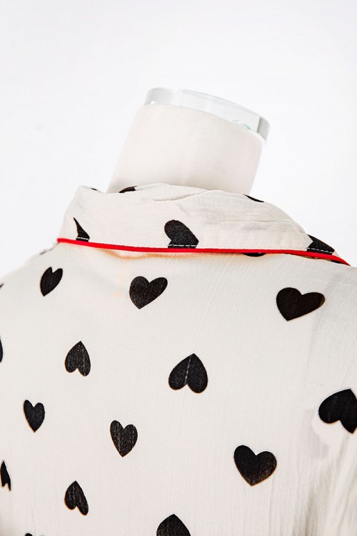 بجامة-نسائية-قطعتين-لون-بيج-مزينة-بقلوب-باللون-الأسود-بلوزة-