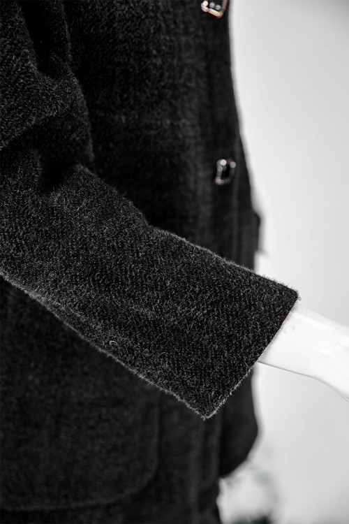 بلوزة نسائية شتوية متعددة الألوان ياقة مطوية و أزرار و جيوب من الأمام و أكمام طويلة