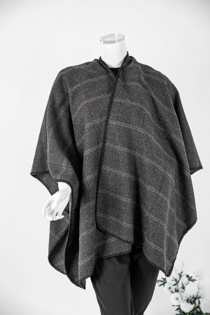 شال شتوي نسائي لون رصاصي مزين بخيوط باللون الأبيض و الأحمر 