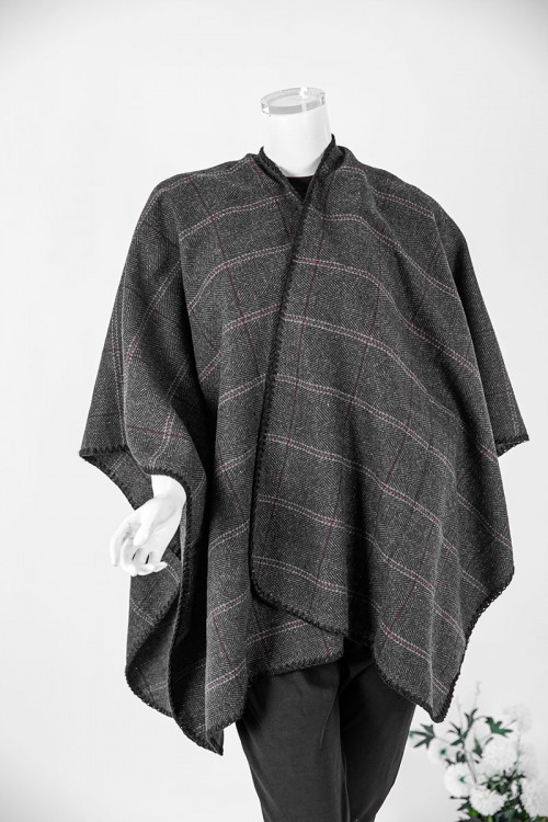 شال شتوي نسائي لون رصاصي مزين بخيوط باللون الأبيض و الأحمر