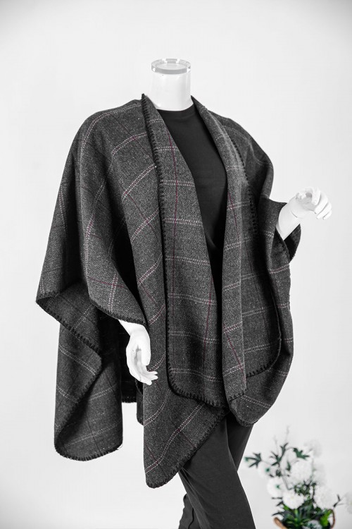 شال شتوي نسائي لون رصاصي مزين بخيوط باللون الأبيض و الأحمر