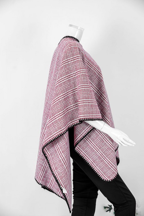 شال شتوي نسائي لون أحمر و أبيض بأطراف باللون الأسود