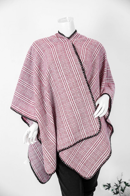 شال شتوي نسائي لون أحمر و أبيض بأطراف باللون الأسود