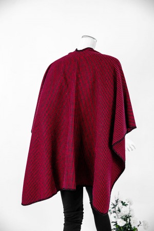 شال شتوي نسائي لون أسود و أحمر بأطراف باللون الأسود