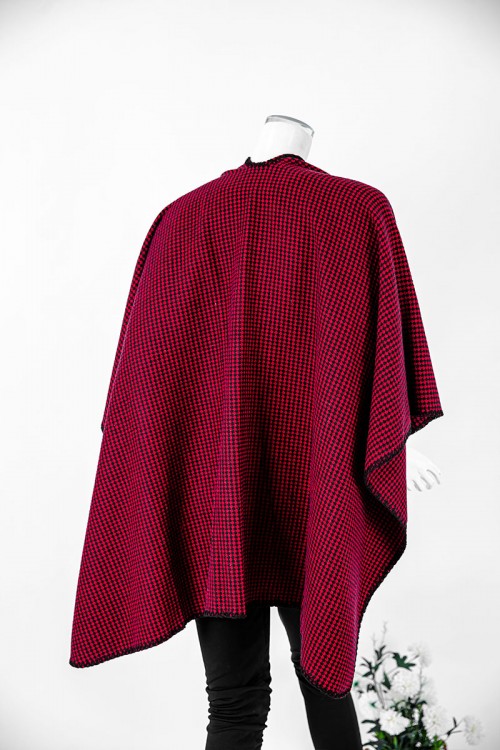 شال شتوي نسائي لون أسود و أحمر بأطراف باللون الأسود