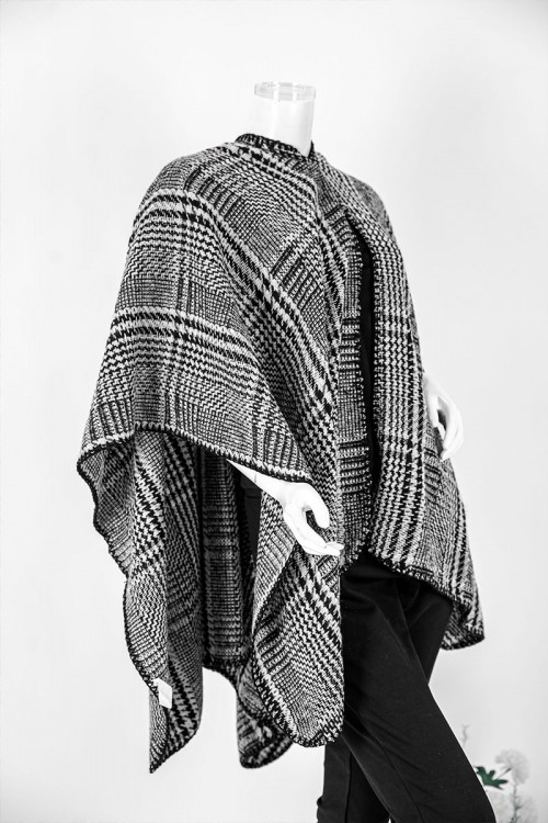 شال شتوي نسائي لون أبيض و أسود