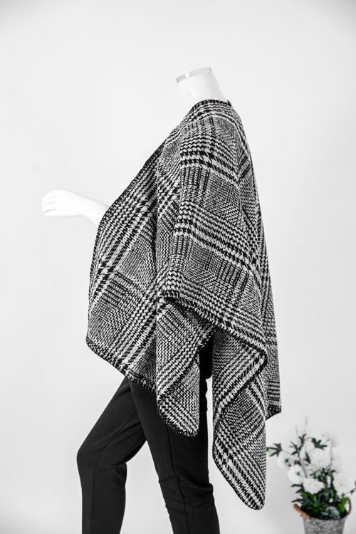 شال شتوي نسائي لون أبيض و أسود