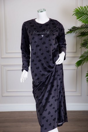 قميص نسائي شتوي طويل لون رصاصي مزين بكتابات و قلوب ياقة دائرية و بأكمام طويلة