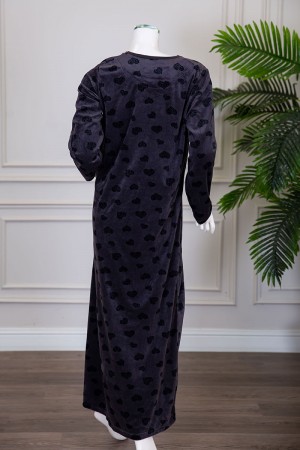 قميص نسائي شتوي طويل لون رصاصي مزين بكتابات و قلوب ياقة دائرية و بأكمام طويلة