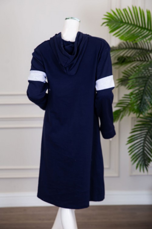 قميص نسائي شتوي ميدي لون كحلي مزين بكتابات و رسومات من الأمام ياقة بقبعة متصلة و بأكمام طويلة