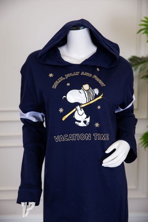 قميص نسائي شتوي ميدي لون كحلي مزين بكتابات و رسومات من الأمام ياقة بقبعة متصلة و بأكمام طويلة