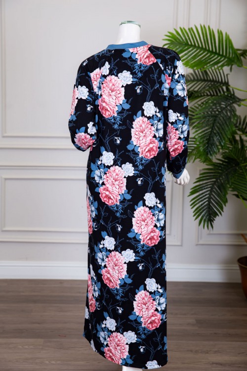 قميص نسائي شتوي طويل لون أسود مشجر باللون الأزرق و الوردي ياقة دائرية بأزرار و بأكمام طويلة