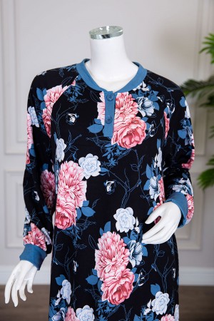 قميص نسائي شتوي طويل لون أسود مشجر باللون الأزرق و الوردي ياقة دائرية بأزرار و بأكمام طويلة