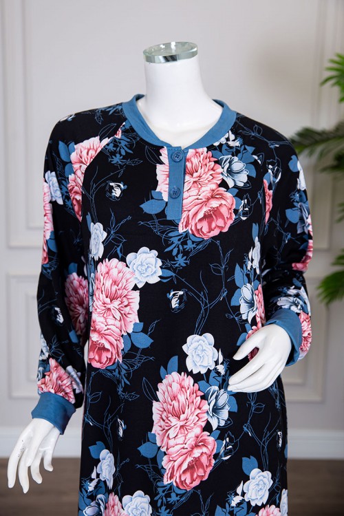 قميص نسائي شتوي طويل لون أسود مشجر باللون الأزرق و الوردي ياقة دائرية بأزرار و بأكمام طويلة