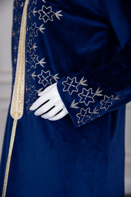 قميص نسائي شتوي طويل لون كحلي بتطريز ذهبي ياقة بقبعة متصلة و بأكمام طويلة