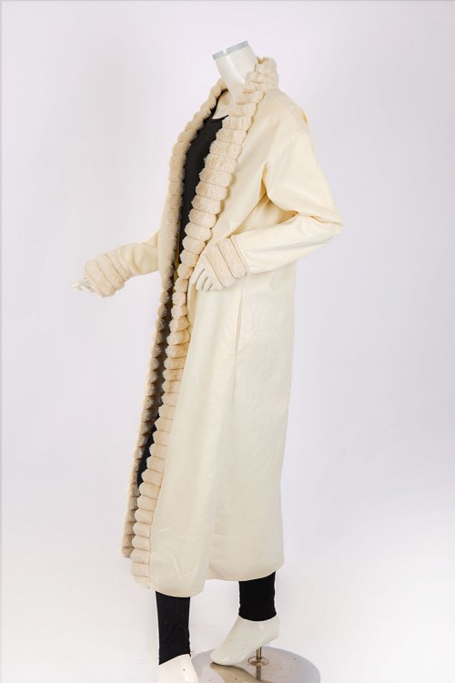 فروة نسائية شتوية طويلة لون بيج مزينة بالفرو في الأطراف