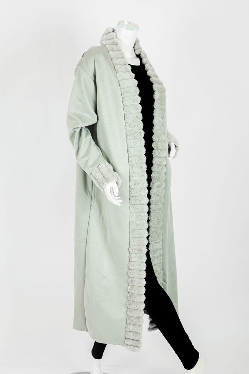 فروة نسائية شتوية طويلة لون تفاحي مزينة بالفرو في الأطراف