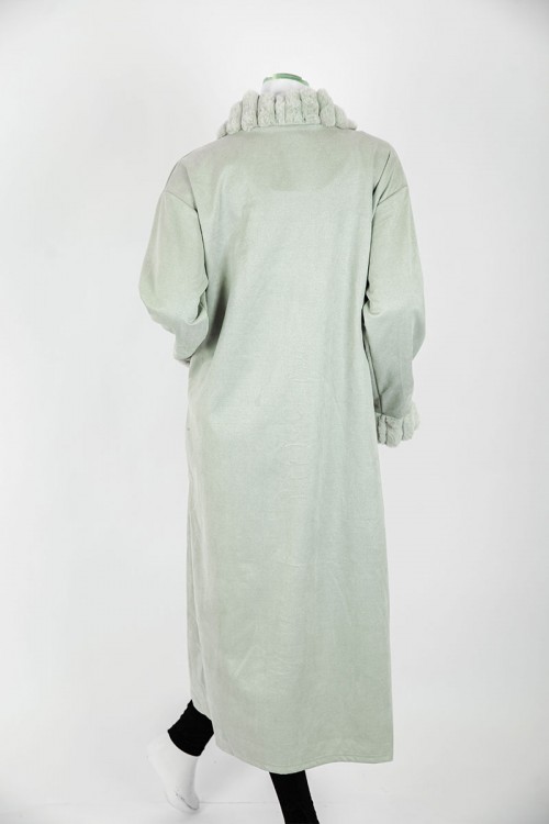 فروة نسائية شتوية طويلة لون تفاحي مزينة بالفرو في الأطراف