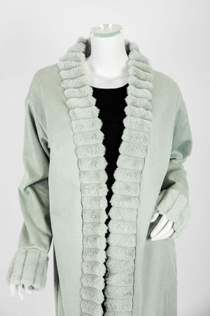 فروة نسائية شتوية طويلة لون تفاحي مزينة بالفرو في الأطراف