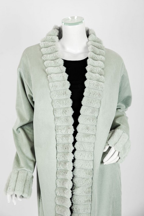 فروة نسائية شتوية طويلة لون تفاحي مزينة بالفرو في الأطراف