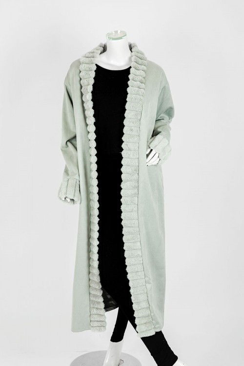 فروة نسائية شتوية طويلة لون تفاحي مزينة بالفرو في الأطراف