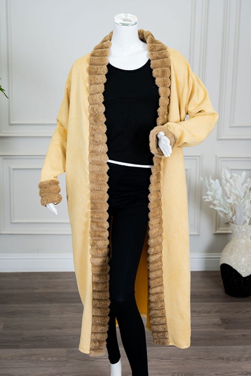 فروة نسائية شتوية طويلة لون سماوي مزينة بالفرو في الأطراف