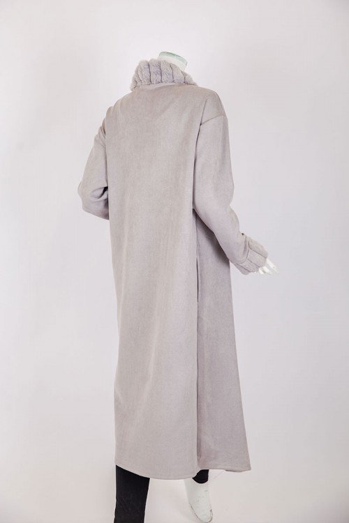 فروة نسائية شتوية طويلة لون رمادي مزينة بالفرو في الأطراف