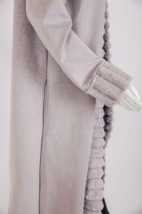 فروة نسائية شتوية طويلة لون رمادي مزينة بالفرو في الأطراف