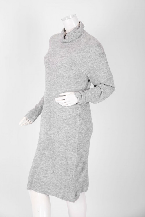 فستان نسائي شتوي قصير لون رمادي ياقة عالية و أكمام طويلة