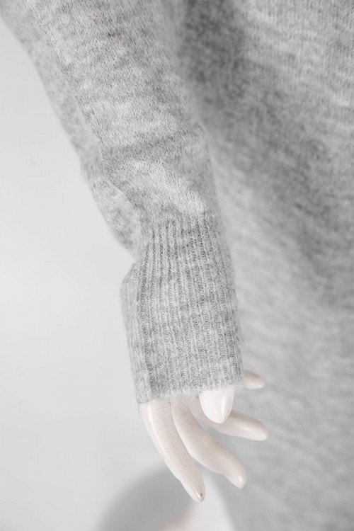 فستان نسائي شتوي قصير لون رمادي ياقة عالية و أكمام طويلة